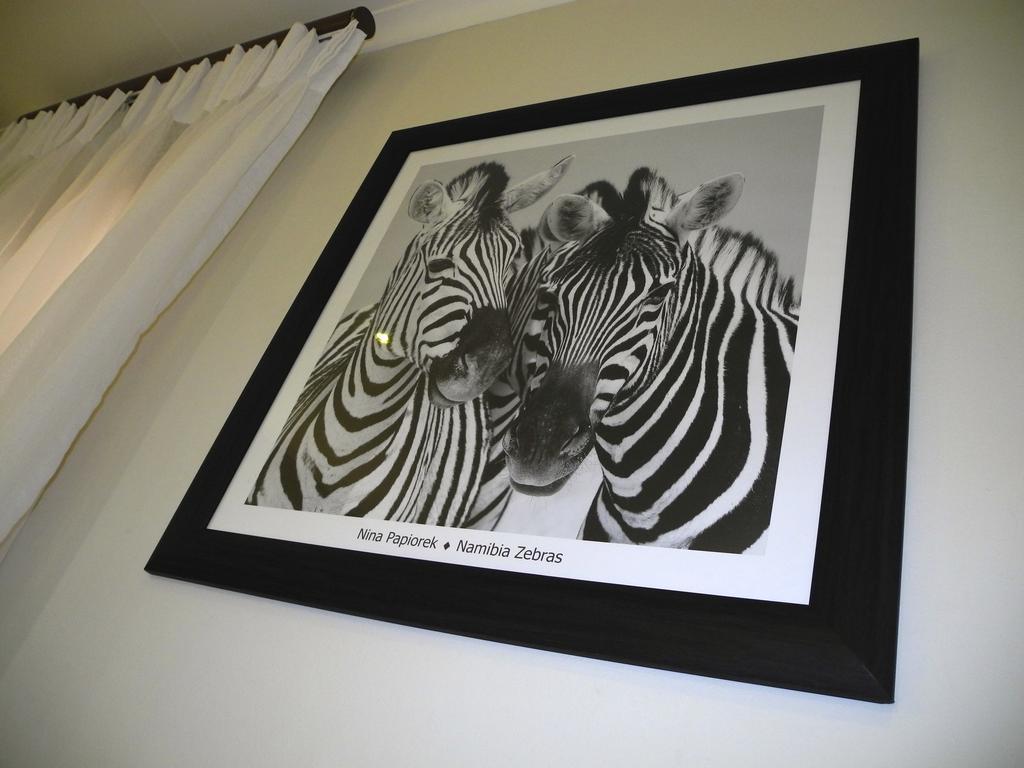 Rosebank Lodge Guesthouse By Claires ヨハネスブルグ エクステリア 写真
