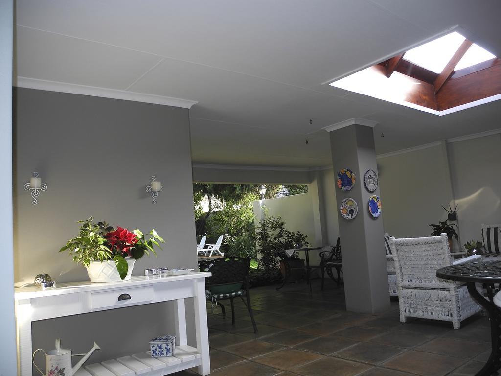 Rosebank Lodge Guesthouse By Claires ヨハネスブルグ エクステリア 写真