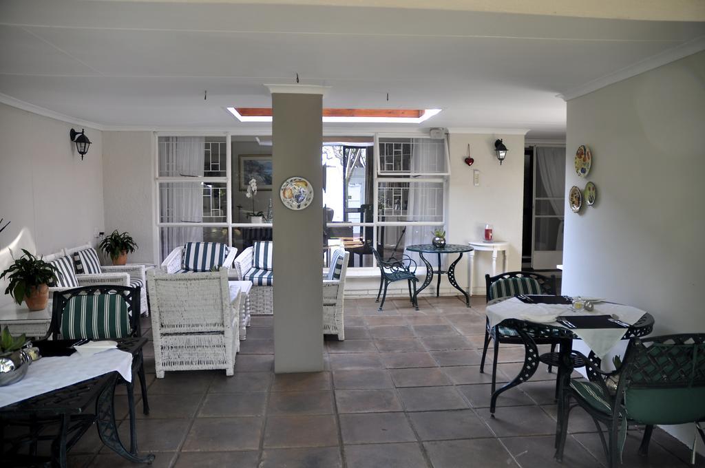 Rosebank Lodge Guesthouse By Claires ヨハネスブルグ エクステリア 写真